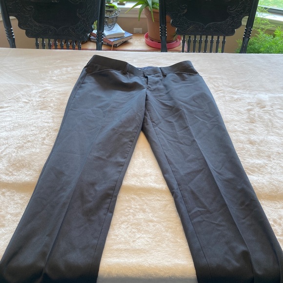 Mens Forever 21 Slacks. Size 30. - Picture 2 of 3